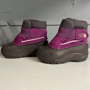Size 6 toddler boots. The North Face